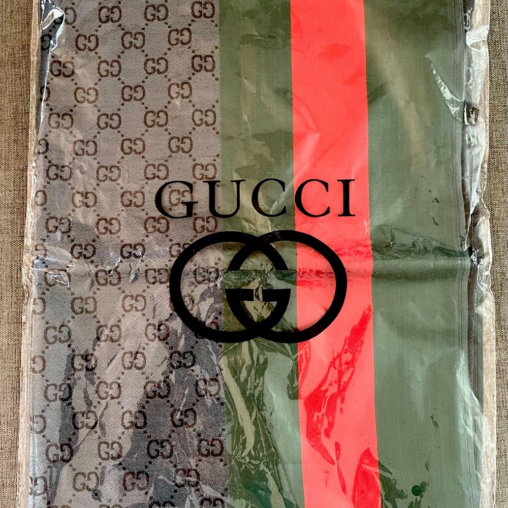 NWT Gucci scarf, 70x28 inches. Logo & stripes are in the center of length.
-213